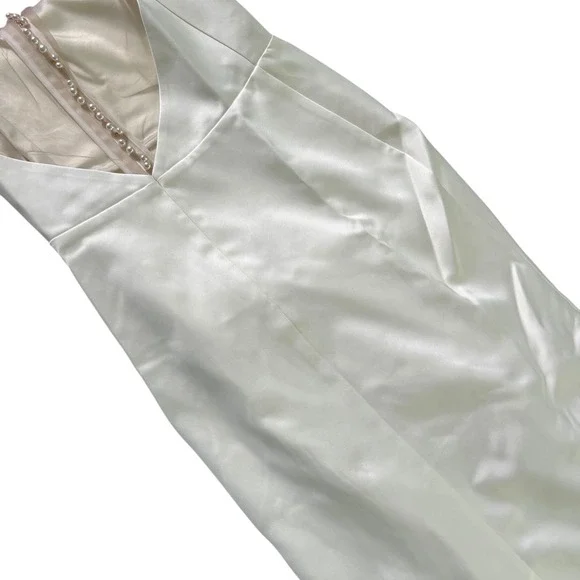 Bronx and Banco Paros‎ Gown in White - Picture 9 of 16